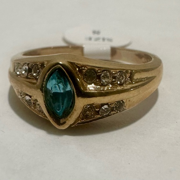 Vintage Finesse Gold Tone & Crystal Ring - Size 8 - New Old Stock - Picture 3 of 4